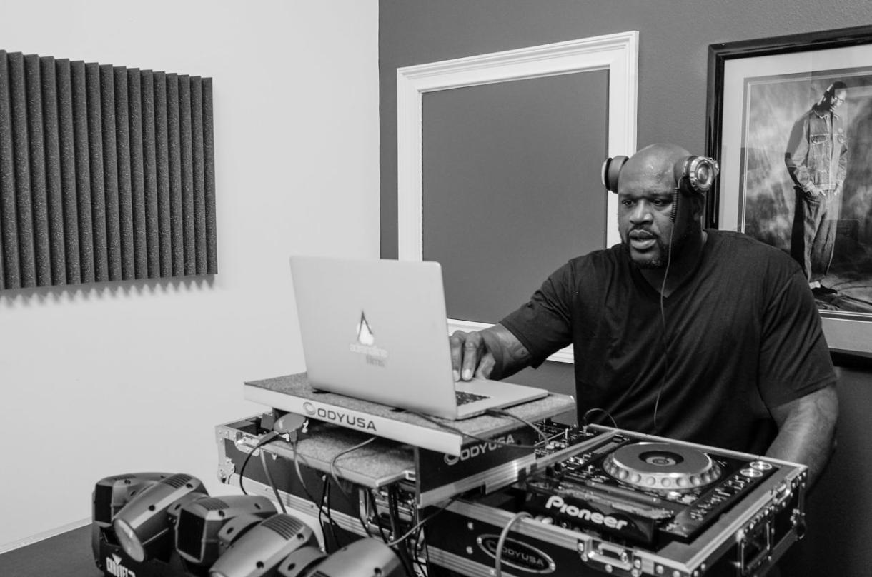 SURL Reconversion Shaq, nouveau plus grand DJ du monde